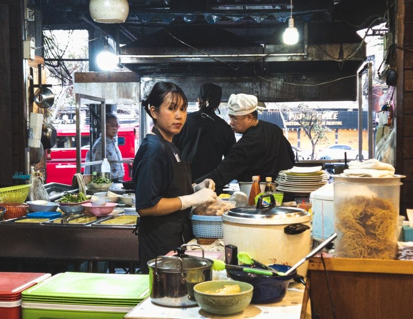How to find a good restaurant abroad and dodge the tourist traps