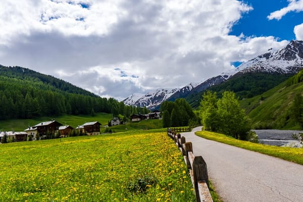 The Dolomites by bus and train: the mountains without a car