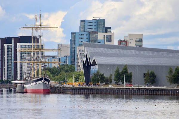 Glasgow in November: Free Museums, Good Pubs and a Subway Worth Riding